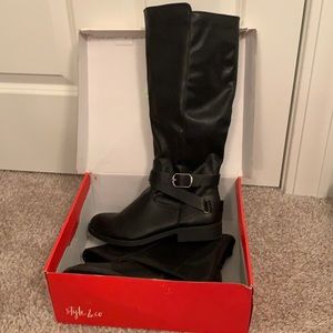 Black knee high fashion boots
